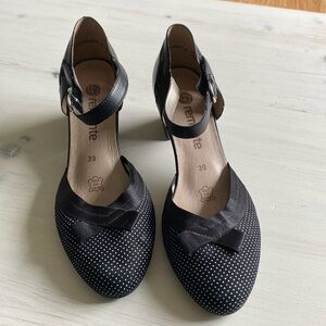 Remonte Leather heels Size 39 (US 8.5?)